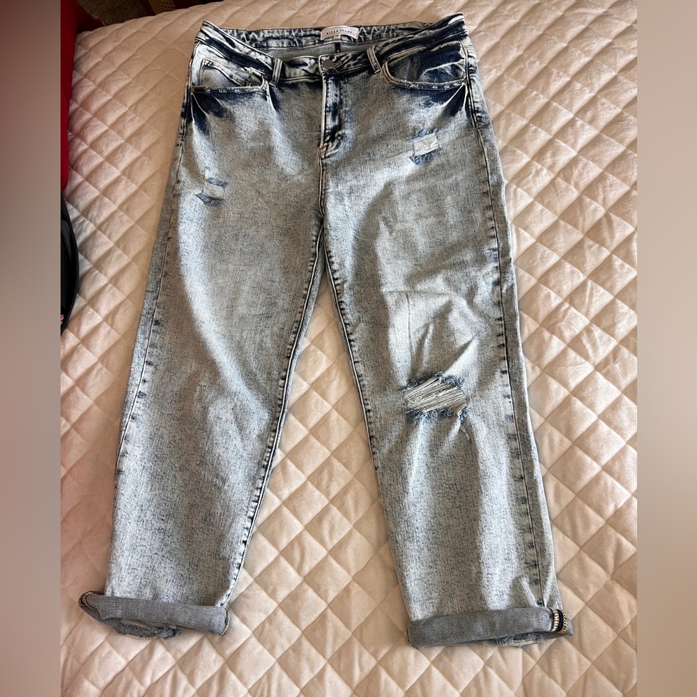 Risen Distressed Blue Jeans size 1XL